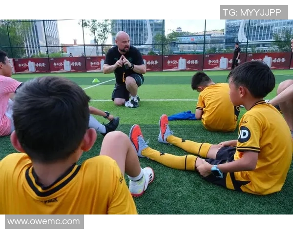 掌握足球垫球的关键技巧与动作要领助你提升球技水平